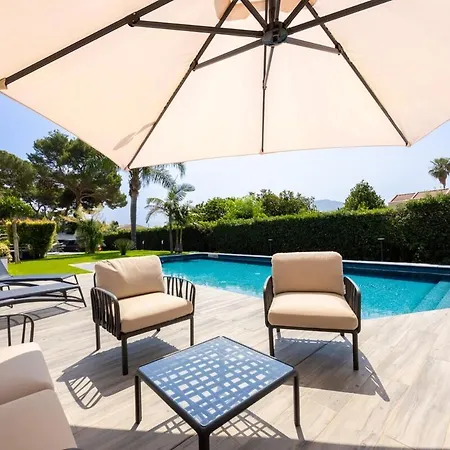 Ibis With Swimming Pool *