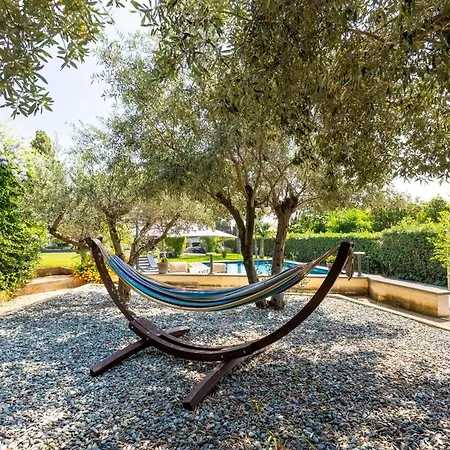 Ibis With Swimming Pool Palermo